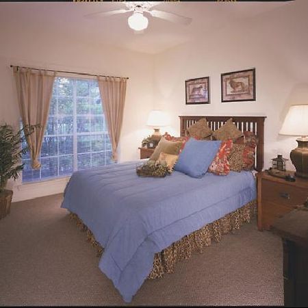 Oakwood At Midtown Arbor Place Houston Room photo